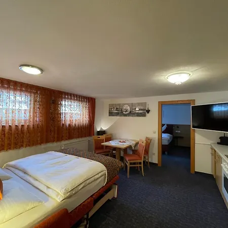 Mit 5 Separaten Schlafmoeglichkeiten ヴァークライン